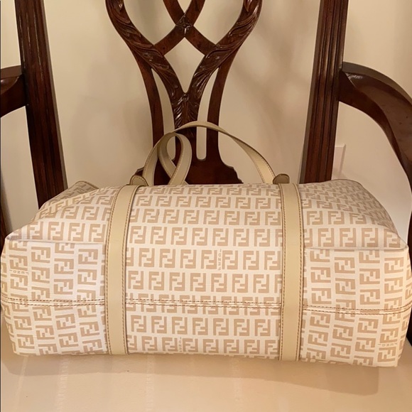 Fendi 💯 % authentic NWOT tote bag! - Picture 4 of 13
